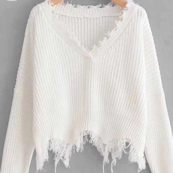 Sweaters - White crop fringe v neck sweater M/L